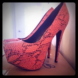 Steve Madden platform Pump